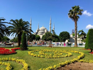 Jardines exteriores de la Mezquita Azul que ver en Estambul