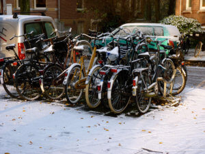 Bicis en Amsterdam nevado