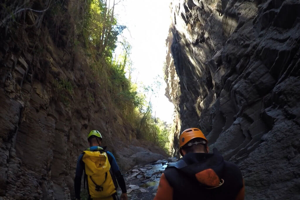 Entre desfiladeros haciendo barranquismo en Almería