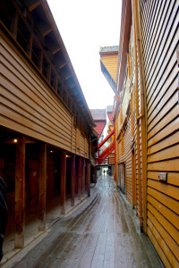 Calle estrecha en Bryggen que ver en Bergen
