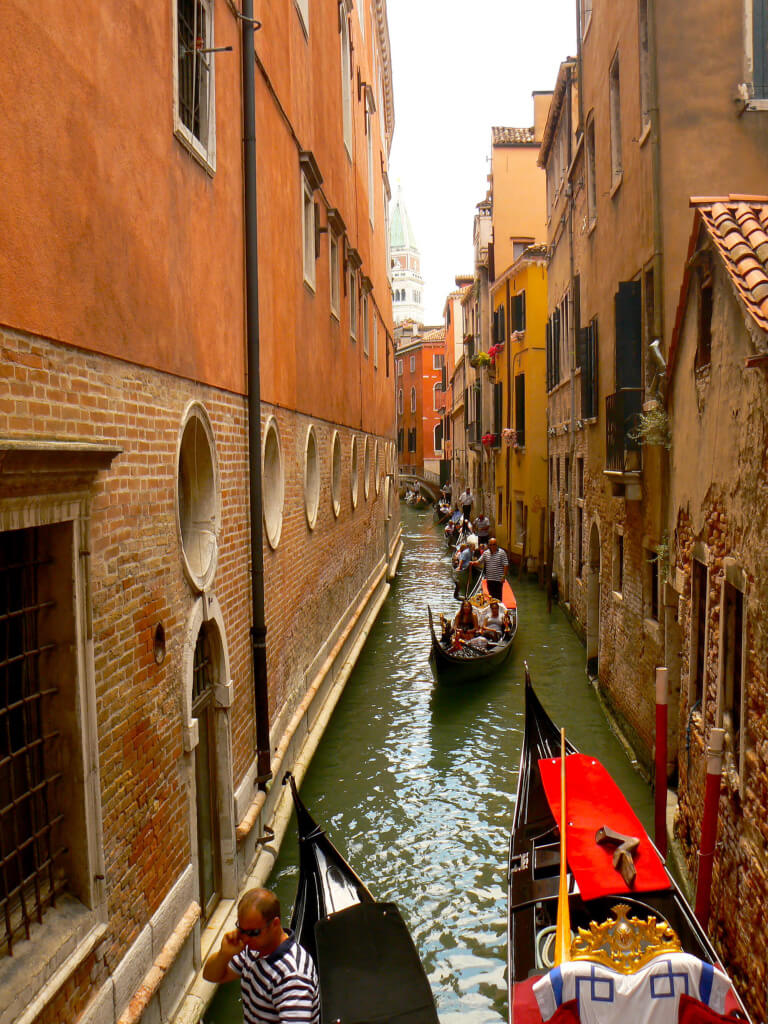 CANAL ESTRECHO Venecia