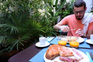 Desayuno en el Hotel Hanoi Begur donde dormir en la Costa Brava