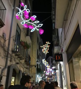 Flores de luz en las Luci d'Artista en Salerno