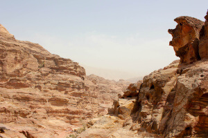 Vistas de la subida al Monasterio que ver en Petra