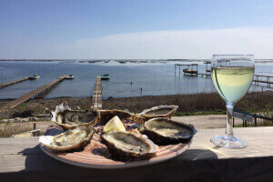 Ostras y vino blanco en el Sud de France