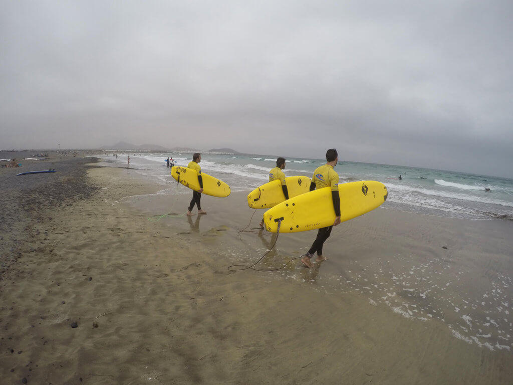 surf-en-lanzarote-playa