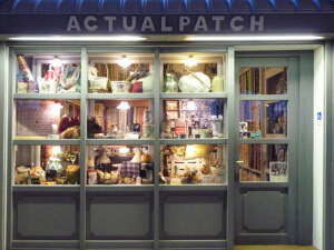 Tienda de patchwork en el mercado de los Encants de Barcelona